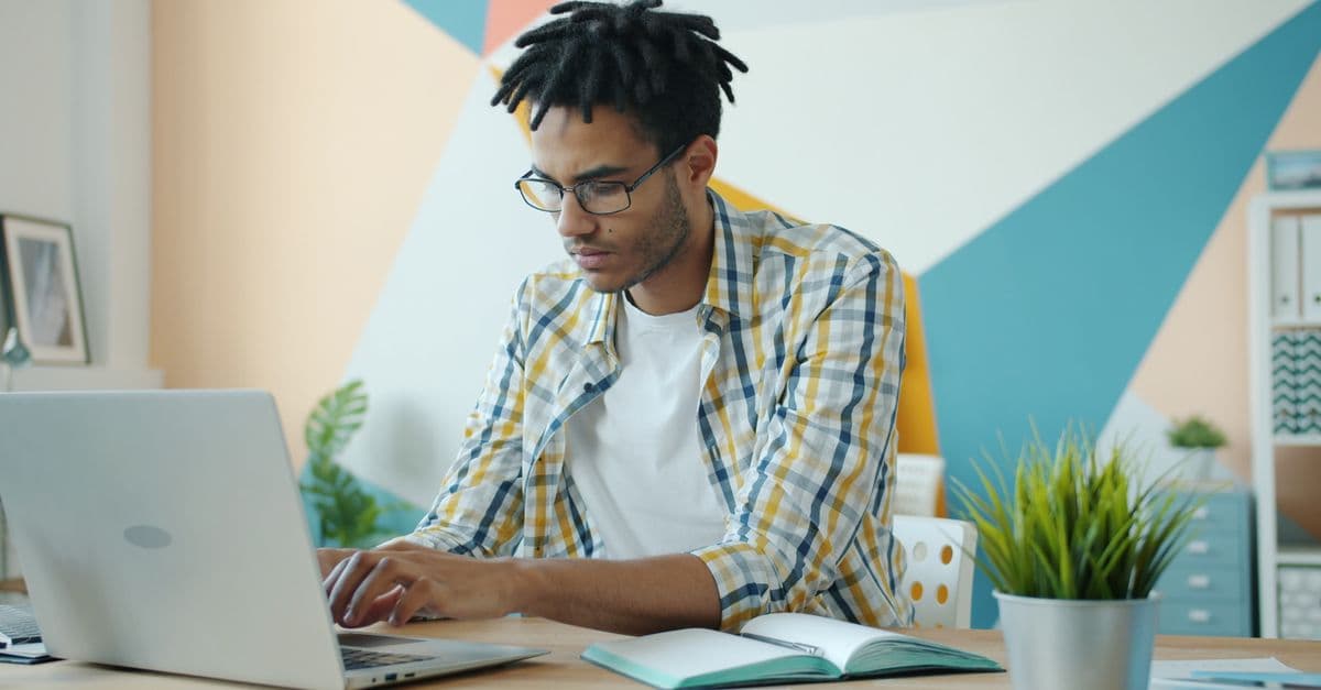 Upwork au Maroc en 2026 : retirer ses gains et rester en règle